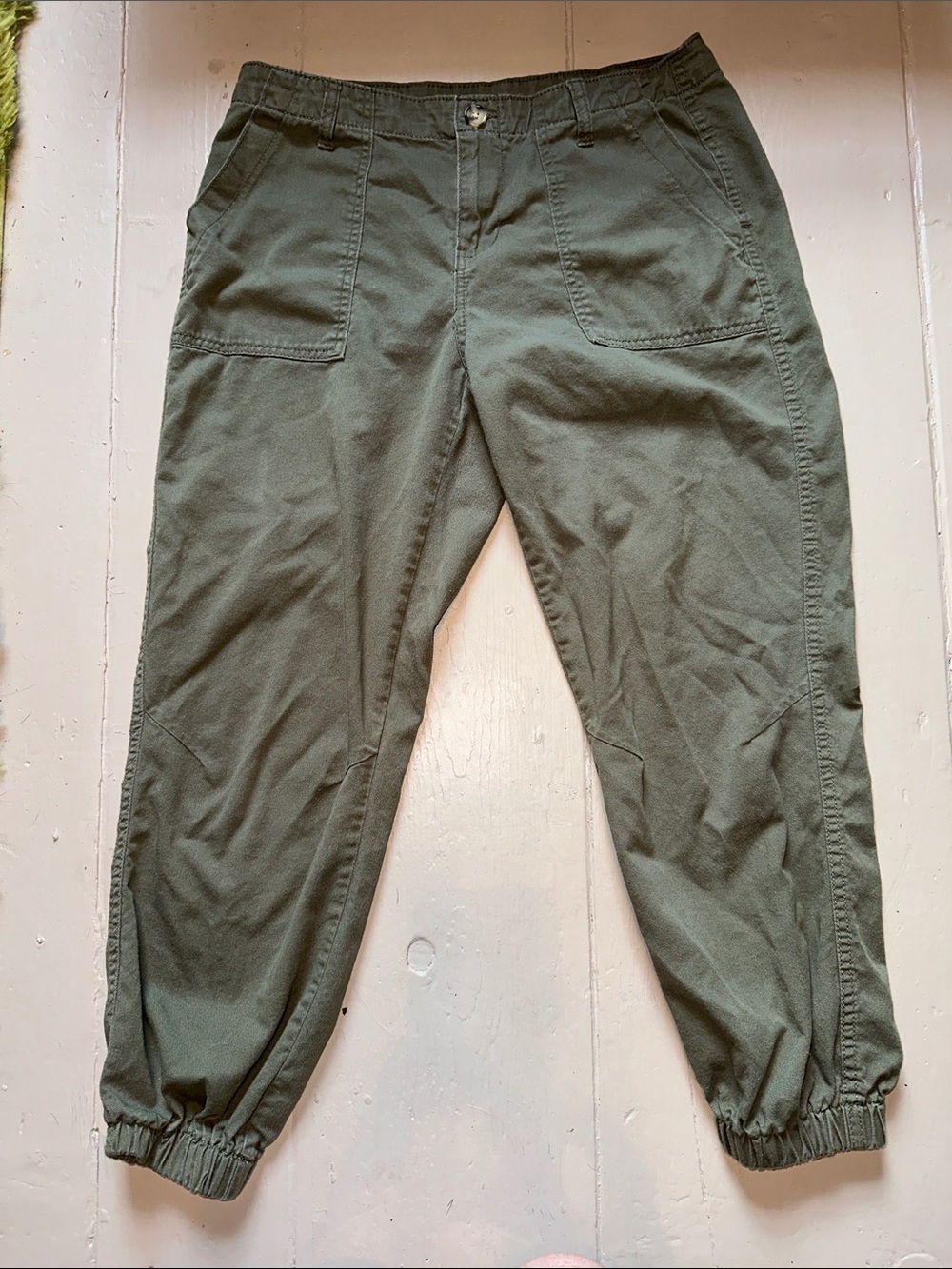 Womenโs Olive Green Utility Jogger Pants